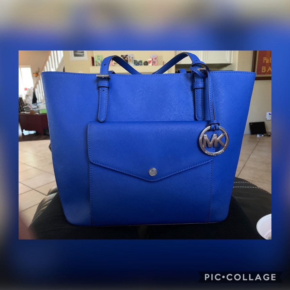Michael Kors Jet Set Large Leather Pocket Tote